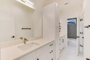 2006 S L Davis Ave, Austin, TX 78702 - Photo 11
