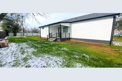 300 E Front Street, Thorndale, TX 76577 - Photo 5