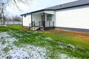 300 E Front St, Thorndale, TX 76577 - Photo 5