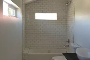 2310 E 11th St, Austin, TX 78702 - Photo 5