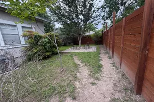 1406 Houston St, Austin, TX 78756 - Photo 15