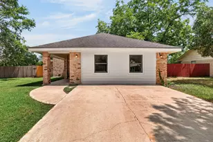 833 Ross Cir, Lockhart, TX 78644 - Photo 3