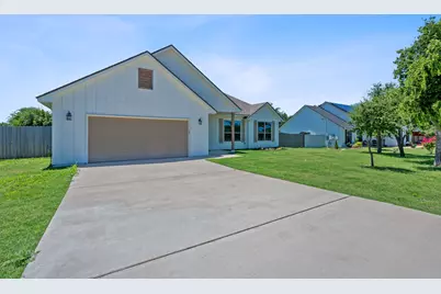 103 W Tomlinson Street, Florence, TX 76527 - Photo 3