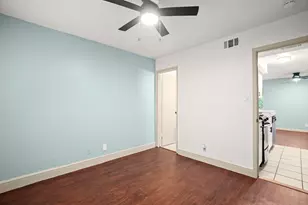 1010 W 23rd St, Austin, TX 78705 - Photo 9