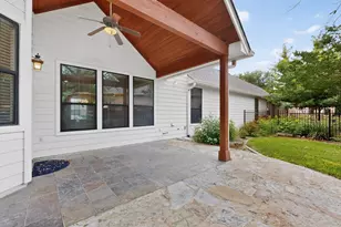 13933 Ashton Woods Cir, Austin, TX 78727 - Photo 27