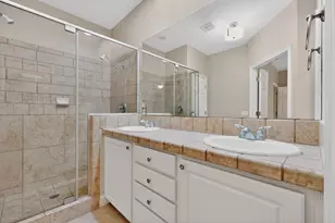 13933 Ashton Woods Cir, Austin, TX 78727 - Photo 15
