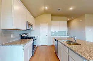 13701 Warnock Trl, Manor, TX 78653 - Photo 9