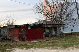 431 SW Front St, Bartlett, TX 76511 - Photo 1