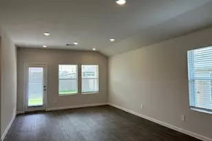 311 Darwin Pl, Lockhart, TX 78644 - Photo 9