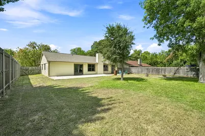1702 E Messick Loop, Round Rock, TX 78681 - Photo 23
