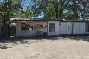 125 S Bishop St, San Marcos, TX 78666 - Photo 9