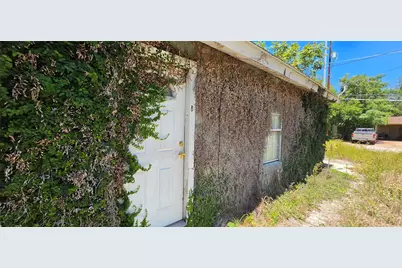 125 S Bishop Street, San Marcos, TX 78666 - Photo 3