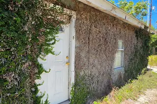 125 S Bishop St, San Marcos, TX 78666 - Photo 3