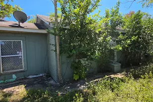 125 S Bishop St, San Marcos, TX 78666 - Photo 7