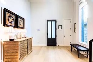 916 E 50th St, Austin, TX 78751 - Photo 3