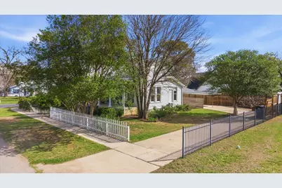 709 Hill Street, Bastrop, TX 78602 - Photo 29