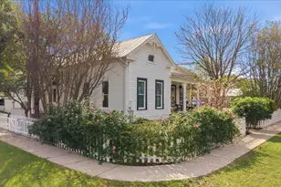 709 Hill St, Bastrop, TX 78602 - Photo 3