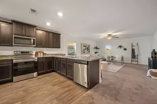 108 Maywood Ln, Jarrell, TX 76537 - Photo 11