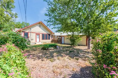 802 E Crockett Street, Luling, TX 78648 - Photo 25