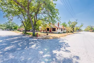 802 E Crockett Street, Luling, TX 78648 - Photo 29