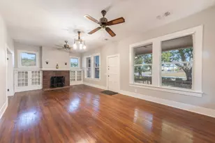 802 E Crockett St, Luling, TX 78648 - Photo 5