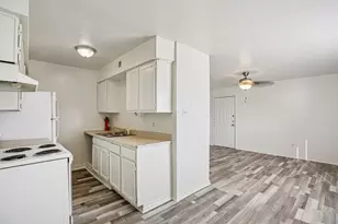 2812 Cypress Bend Cir, Bryan, TX 77801 - Photo 3
