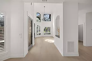 11 Treehaven Ln, The Hills, TX 78738 - Photo 5