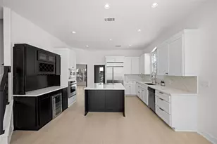 11 Treehaven Ln, The Hills, TX 78738 - Photo 11