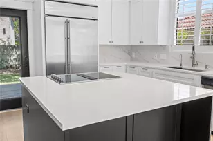 11 Treehaven Ln, The Hills, TX 78738 - Photo 13