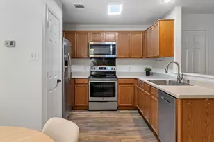 2301 Melissa Oaks Ln, Austin, TX 78744 - Photo 13