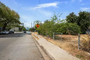 1906 E 2nd St, Austin, TX 78702 - Photo 9