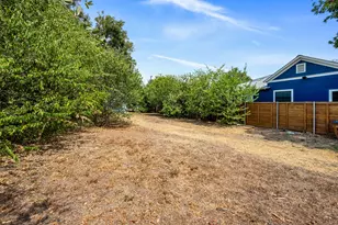1906 E 2nd St, Austin, TX 78702 - Photo 31
