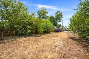 1906 E 2nd St, Austin, TX 78702 - Photo 33