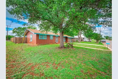 1207 Flag Street, Llano, TX 78643 - Photo 3