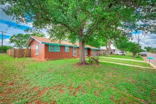 1207 Flag St, Llano, TX 78643 - Photo 3