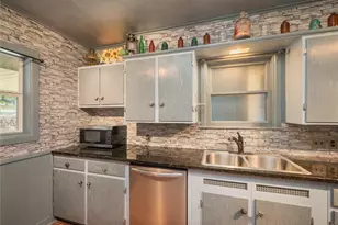 1207 Flag St, Llano, TX 78643 - Photo 9