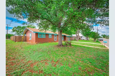 1207 Flag Street, Llano, TX 78643 - Photo 3