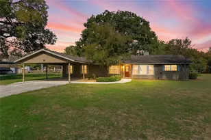 163 Lakeside Dr, Seguin, TX 78155 - Photo 1