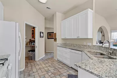 2346 Friarcreek Loop, Round Rock, TX 78664 - Photo 15