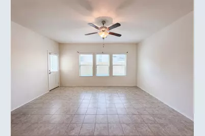 276 Circle Way #26E, Jarrell, TX 76537 - Photo 3