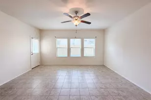 276 Circle Wy, Jarrell, TX 76537 - Photo 3