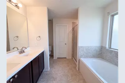 276 Circle Way #26E, Jarrell, TX 76537 - Photo 11
