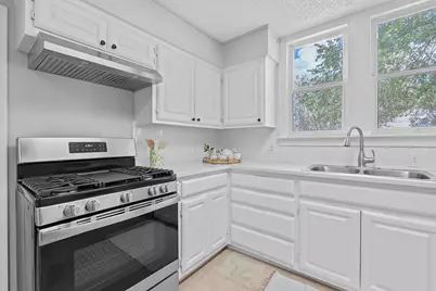 909 Hudgins Street, Smithville, TX 78957 - Photo 13