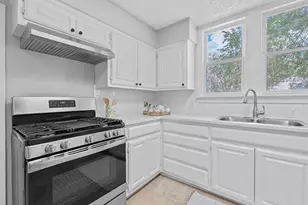 909 Hudgins St, Smithville, TX 78957 - Photo 13