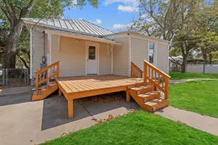 909 Hudgins St, Smithville, TX 78957 - Photo 33