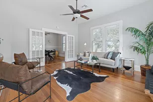 909 Hudgins St, Smithville, TX 78957 - Photo 5