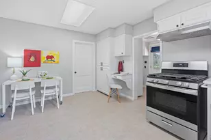 909 Hudgins St, Smithville, TX 78957 - Photo 11