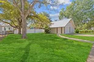 909 Hudgins St, Smithville, TX 78957 - Photo 29