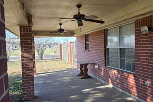 2607 Cherrylawn Dr, Taylor, TX 76574 - Photo 19