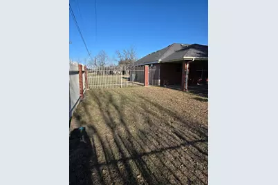 2607 Cherrylawn Drive, Taylor, TX 76574 - Photo 17
